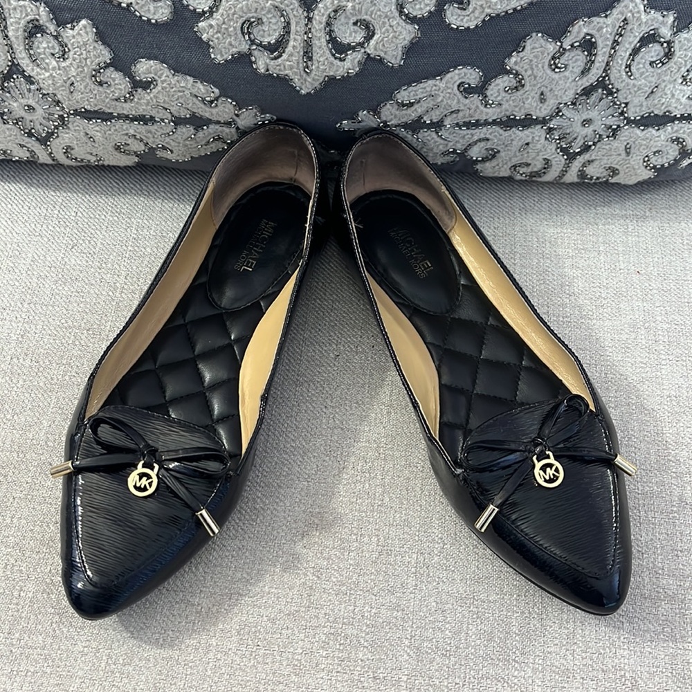 Michael Kors Size 7 Black Leather Nancy Flats Bow & Charm Details